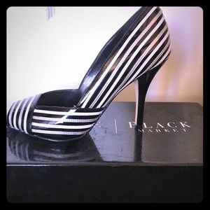“Belinda” size 7 White House/Black Market